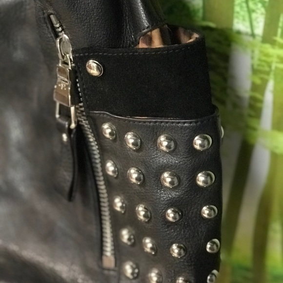 B Makowsky Black Leather & Silver Stud Crossbody. - Picture 4 of 16